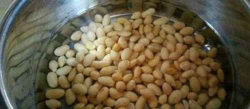 吃生瓜配酱,探索生瓜配酱的独特风味